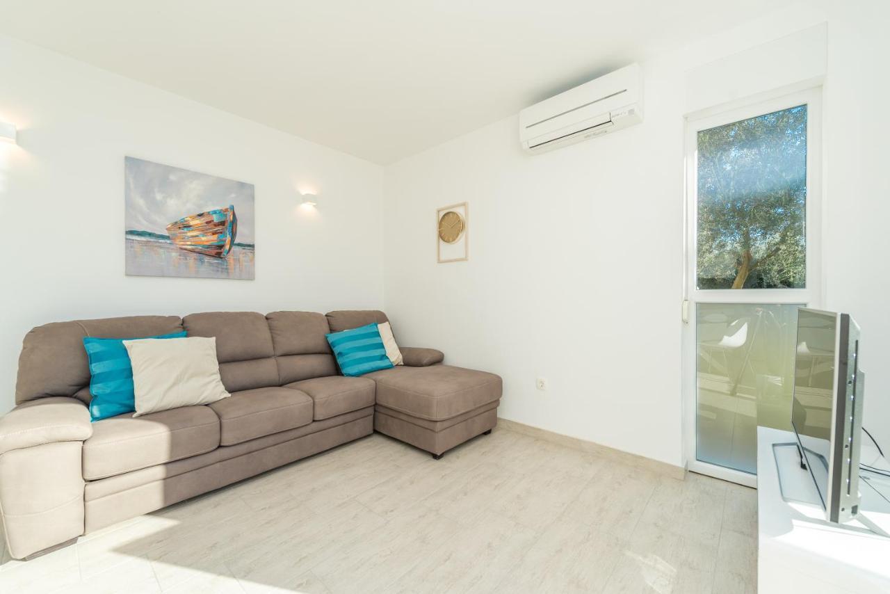 Villa Amfora - First Row By The Sea Bibinje Exterior foto
